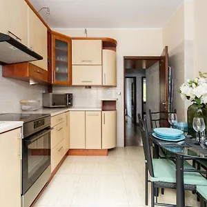 Good Mood In Center By Renters Poznań